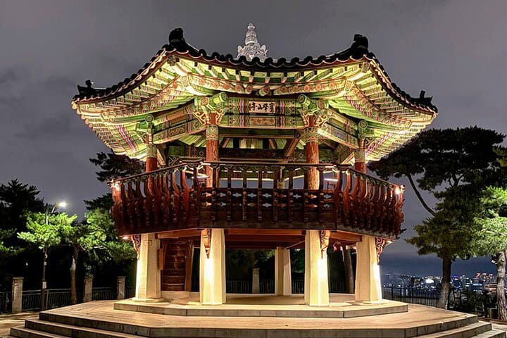 Seoul Night View Small-Group Tour — Naksan Park & Eungbong Mountain After Dark
