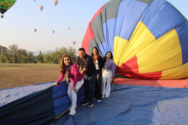 Sunrise Balloon Flight Over Teotihuacan: See the Pyramids from Above