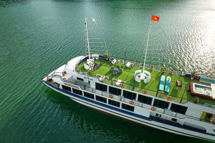 Halong Bay 5-Star Day Cruise: Sung Sot Cave, Titov Island & Kayaking