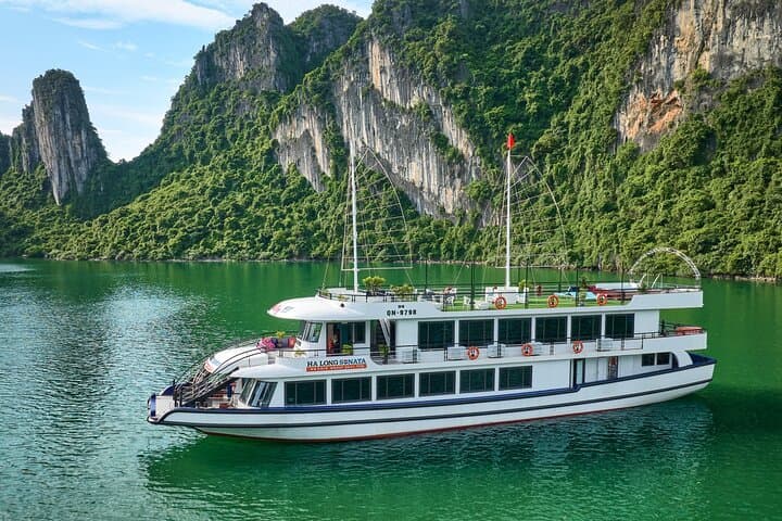 Halong Bay 5-Star Day Cruise: Sung Sot Cave, Titov Island & Kayaking photo 6
