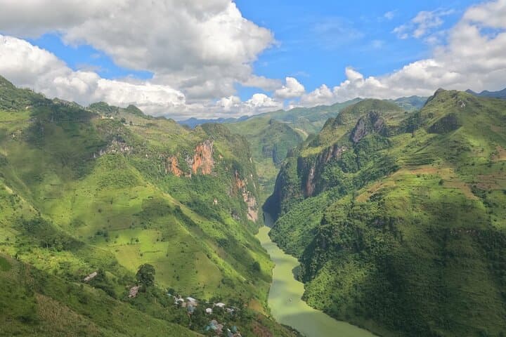 Dong Van 3-Day Private Motorcycle Tour: Ha Giang Loop, Ma Pi Leng & Ethnic Homestays photo 2