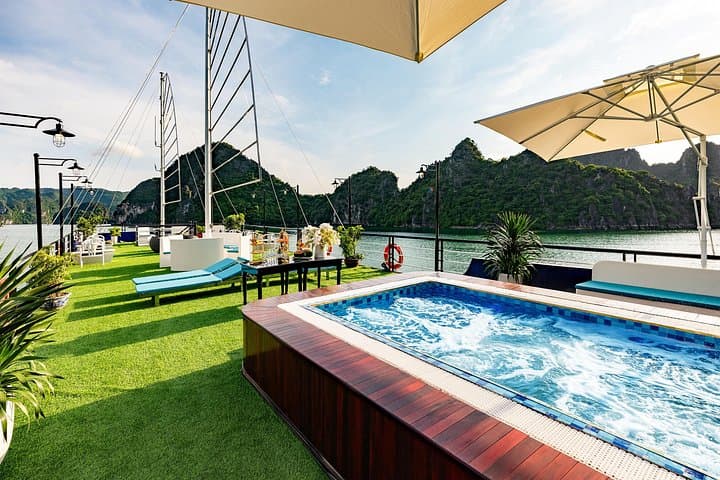 Halong Bay 5-Star Day Cruise: Sung Sot Cave, Titov Island & Kayaking photo 2