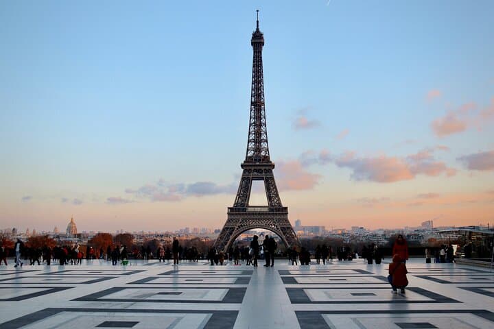 Paris Highlights One-Day Tour: Montmartre, Louvre, Notre-Dame & Eiffel Tower photo 3