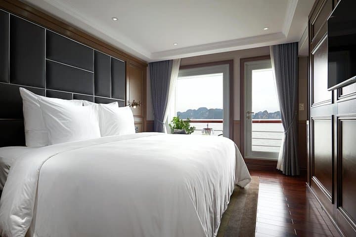 Luxury 2-Day Ha Long Bay Cruise on Paradise Elegance — Balcony Suite & Activities photo 3