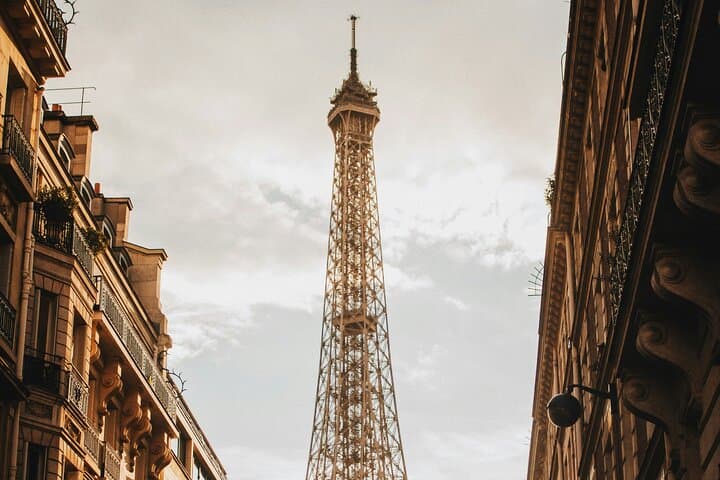 Paris Highlights One-Day Tour: Montmartre, Louvre, Notre-Dame & Eiffel Tower photo 5