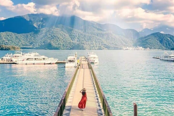 Sun Moon Lake Day Trip: Ferry, Cycling & Chung Tai Chan Monastery