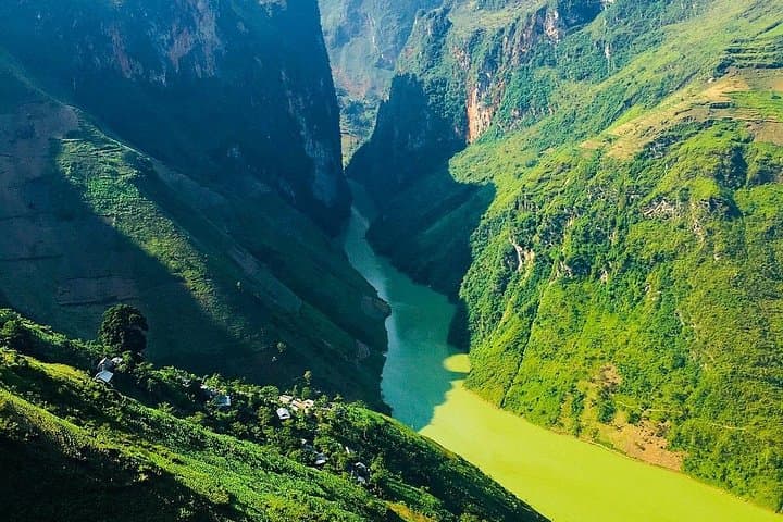 3-Day Hanoi to Ha Giang Loop: Ma Pi Leng Pass & Homestay Adventure photo 2