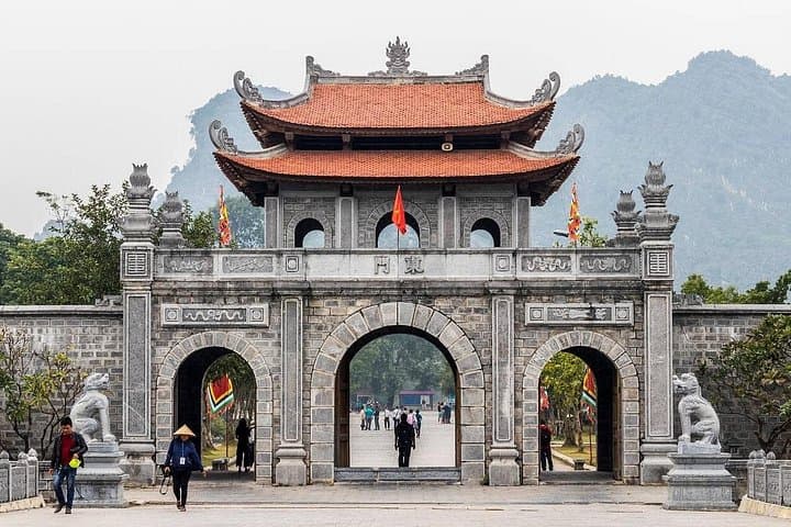 Tam Coc and Hoa Lu Day Trip from Hanoi — Boat Ride, Temples & Cycling photo 3