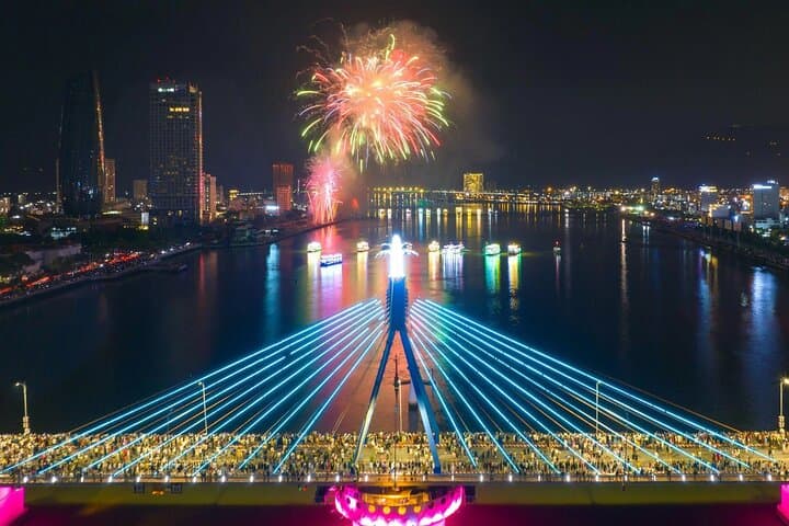 Da Nang Night Tour: Han River Cruise, Dragon Bridge & Helio Market