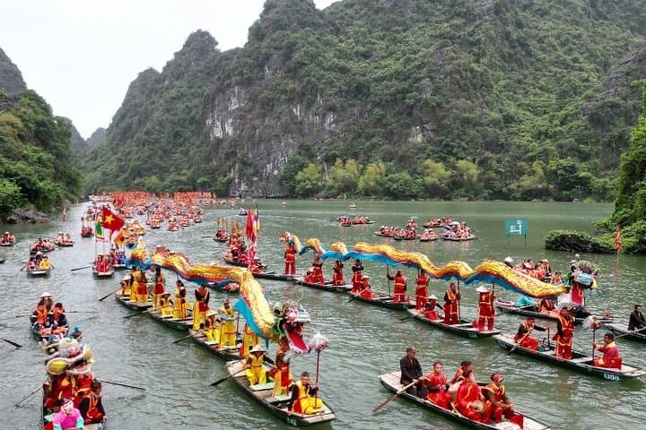 Full-Day Hoa Lu, Tam Coc & Mua Cave — Boat Ride, Temples & 500-Step Summit photo 2