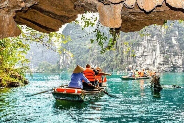 Full-Day Hoa Lu, Tam Coc & Mua Cave — Boat Ride, Temples & 500-Step Summit photo 5
