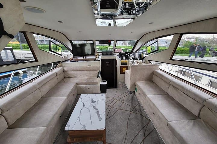 Private Luxury Yacht Tour on the Bosphorus — One-Hour Istanbul Cruise photo 2