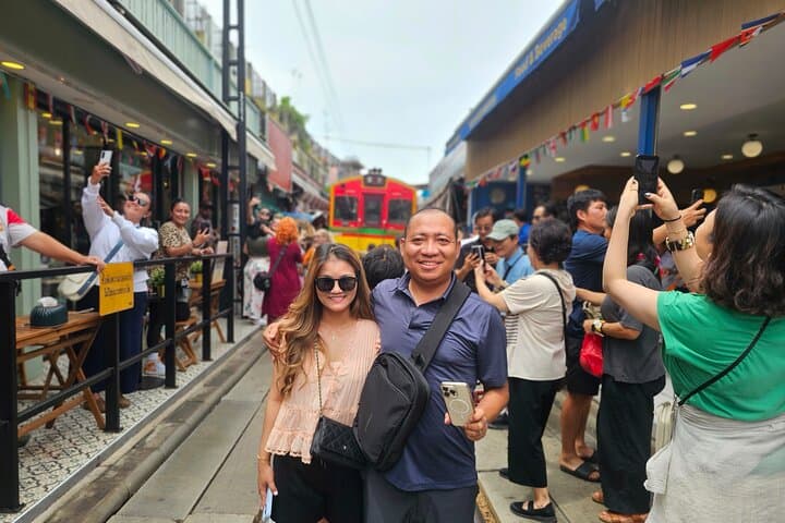 Private Maeklong Railway & Damnoen Saduak Floating Market Day Tour with After the Rain Café photo 4