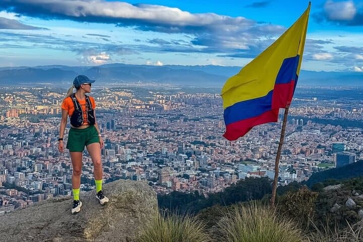 Las Moyas Morning Hike — Bogotá Skyline Sunrise with Local Guide