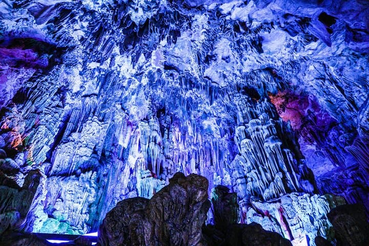 Wai-O-Tapu to Waitomo: Hot Tubs, Geothermal Wonders & Glowworm Caves Day Tour from Auckland