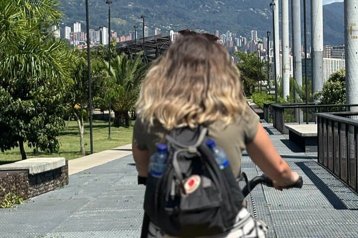 Medellín Electric Bike Tour — Centro, Laureles, Parques del Río & Comuna 13 photo 6