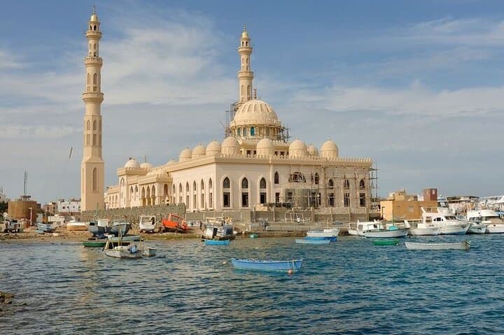 Hurghada Private City Tour: Fish Market, El-Mina Mosque & New Marina