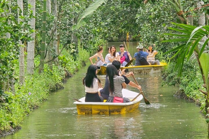 Private Maeklong Railway & Damnoen Saduak Floating Market Day Tour with After the Rain Café