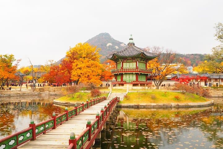 Seoul Highlights: Full-Day Private Tour of Palaces, Markets & Namsan photo 2
