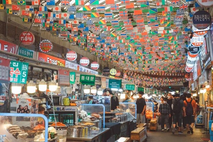 Seoul Highlights: Full-Day Private Tour of Palaces, Markets & Namsan photo 5