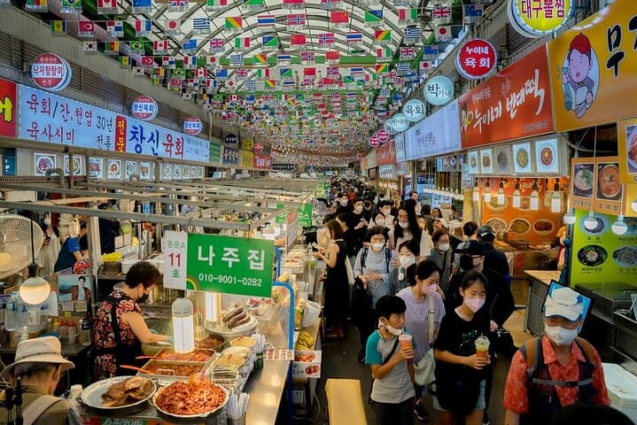 Seoul Highlights: Full-Day Private Tour of Palaces, Markets & Namsan photo 6