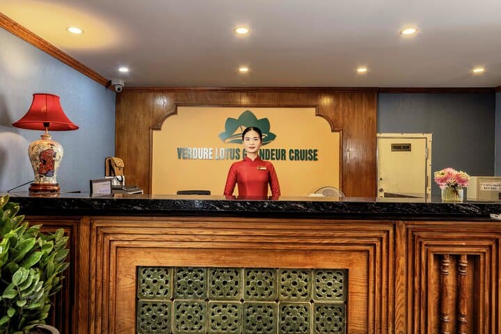 Overnight Luxury Cruise in Halong Bay: Verdure Grandeur 2D1N Experience photo 3
