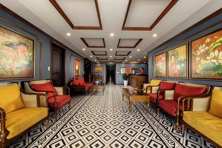 Overnight Luxury Cruise in Halong Bay: Verdure Grandeur 2D1N Experience photo 5