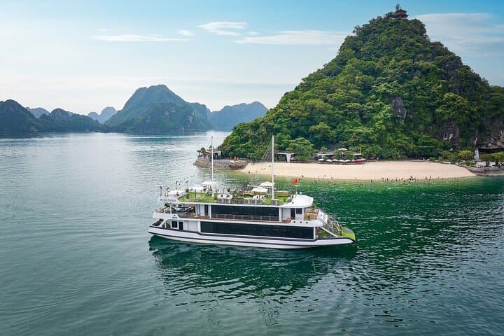 Halong Bay Luxury Day Cruise from Hanoi — Sung Sot, Titop & Kayaking