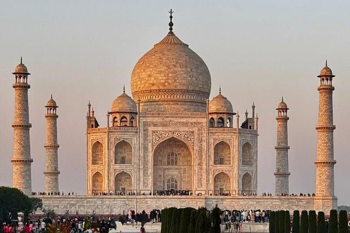 Taj Mahal Sunrise: 2-Day All-Inclusive Tour From Mumbai