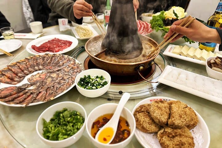 Beijing Private Night Sightseeing Tour: Illuminated Landmarks, Hutong Food & Great Wall Nights photo 2