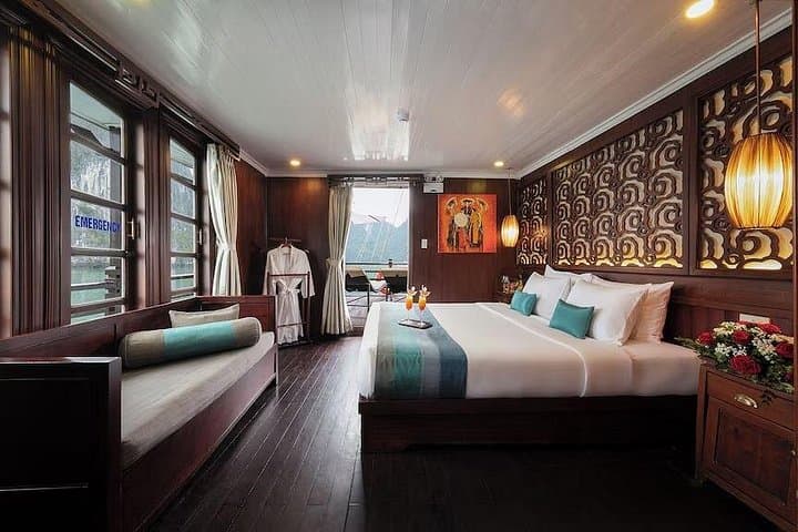 3-Day Halong Bay Cruise: Kayaking, Caves & Titov Island photo 4