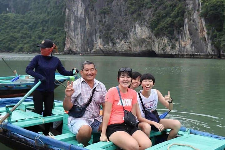 Halong Bay 4-Hour Cruise: Kayak, Thien Cung Cave & Lunch from Tuan Chau photo 2