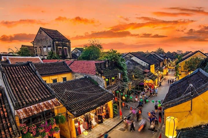 Hoi An Ancient Town Walking & Lantern Boat Tour: Evening Food, History & Lantern Release photo 4