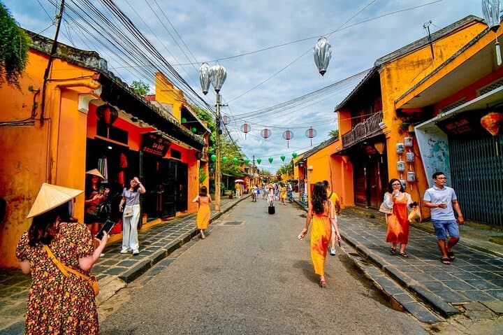 Heritage Train from Hue to Hoi An — Hai Van Pass, Coconut Forest & Lantern Release photo 4