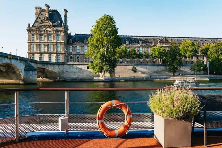 Seine River Dinner Cruise: Paris Night Views & Three-Course Cocotte Experience photo 3