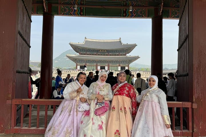 Korea Through Art: Gyeongbokgung to MMCA Seoul Walking Tour photo 2