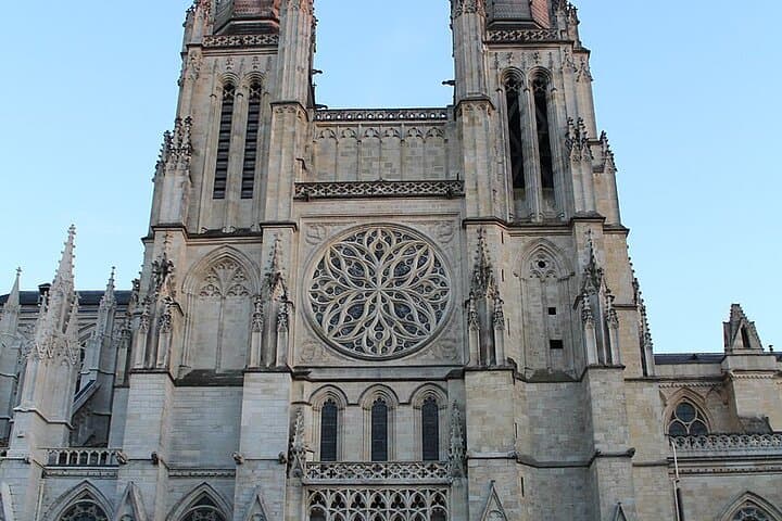 Bordeaux Historic Walking Tour — Place de la Bourse, Grosse Cloche & Saint-André photo 2