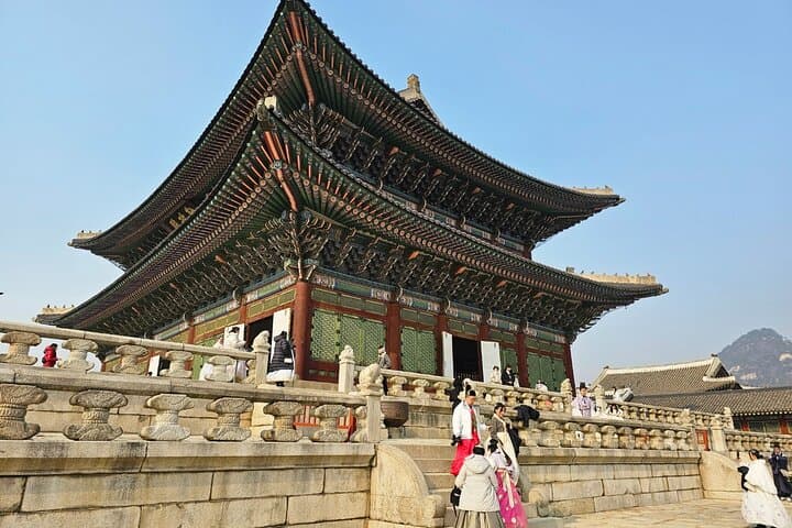 Korea Through Art: Gyeongbokgung to MMCA Seoul Walking Tour photo 4