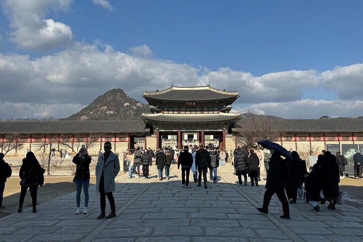 Korea Through Art: Gyeongbokgung to MMCA Seoul Walking Tour photo 3