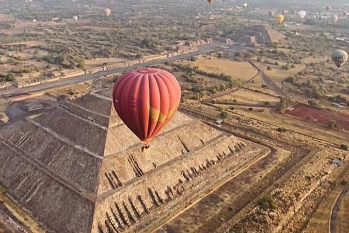 Sunrise Balloon Flight Over Teotihuacan: Private Hot Air Balloon Experience