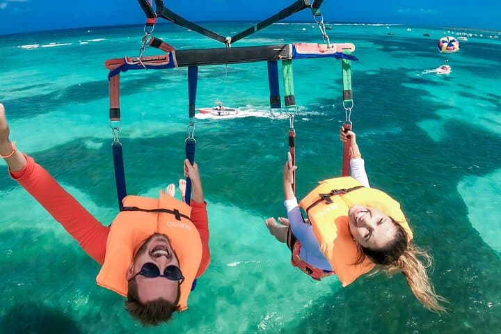 Parasailing Over San Andrés: Soar Above the Seven-Color Sea photo 3