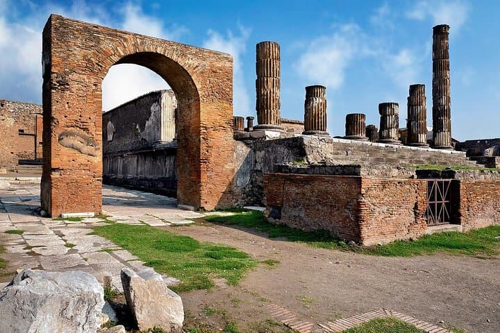 Skip-the-Line Pompeii Guided Walking Tour — Explore the Ruins in 1–2 Hours photo 4