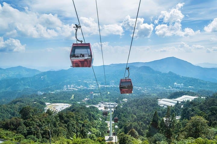 Genting Highlands Day Escape: SkyWay Cable Car, Chin Swee Temple & SkyAvenue