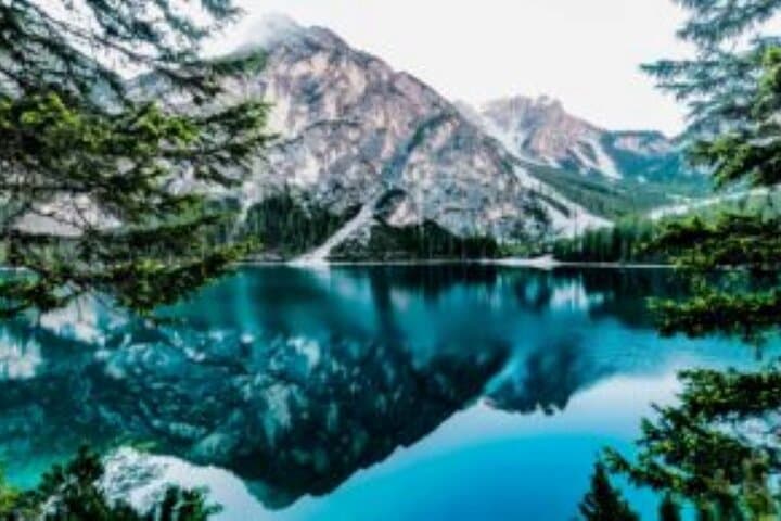 Lake Louise & Moraine Lake Day Tour from Calgary — Scenic Stops, Practical Tips, and Photo Spots photo 2