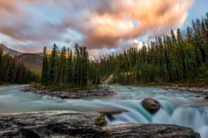 Lake Louise & Moraine Lake Day Tour from Calgary — Scenic Stops, Practical Tips, and Photo Spots photo 3