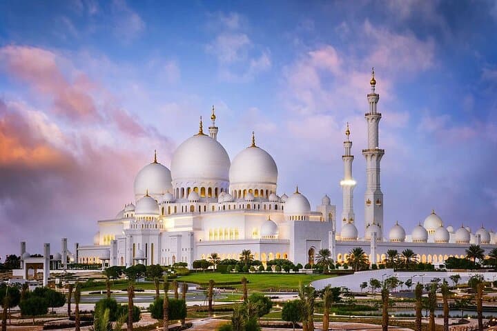 Abu Dhabi in a Day: Sheikh Zayed Mosque, Ferrari World & Yas Waterworld Guide