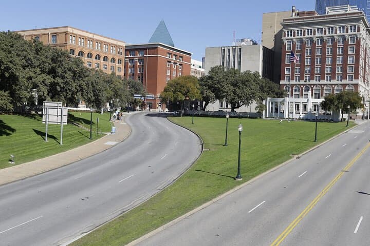 JFK Assassination Tour: Dealey Plaza Walk & Oswald Rooming House Experience photo 3