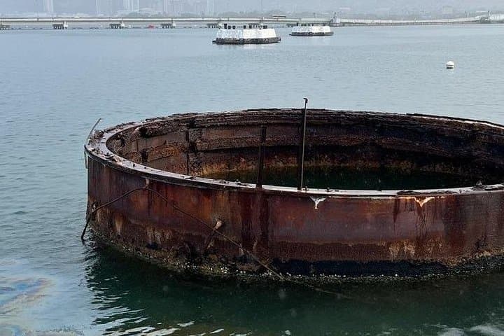 Private Pearl Harbor Tour: USS Arizona Memorial & USS Bowfin Limousine Experience photo 4