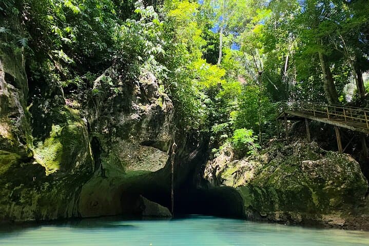 7 Mile Cave Kayaking Adventure on Caves Branch River, Belize