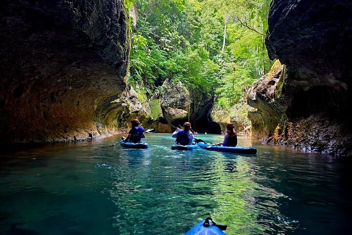 7 Mile Cave Kayaking Adventure on Caves Branch River, Belize photo 2